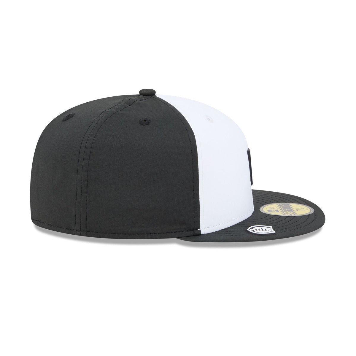 Chicago Cubs 2026 Clubhouse Black & White 59FIFTY Fitted Hat