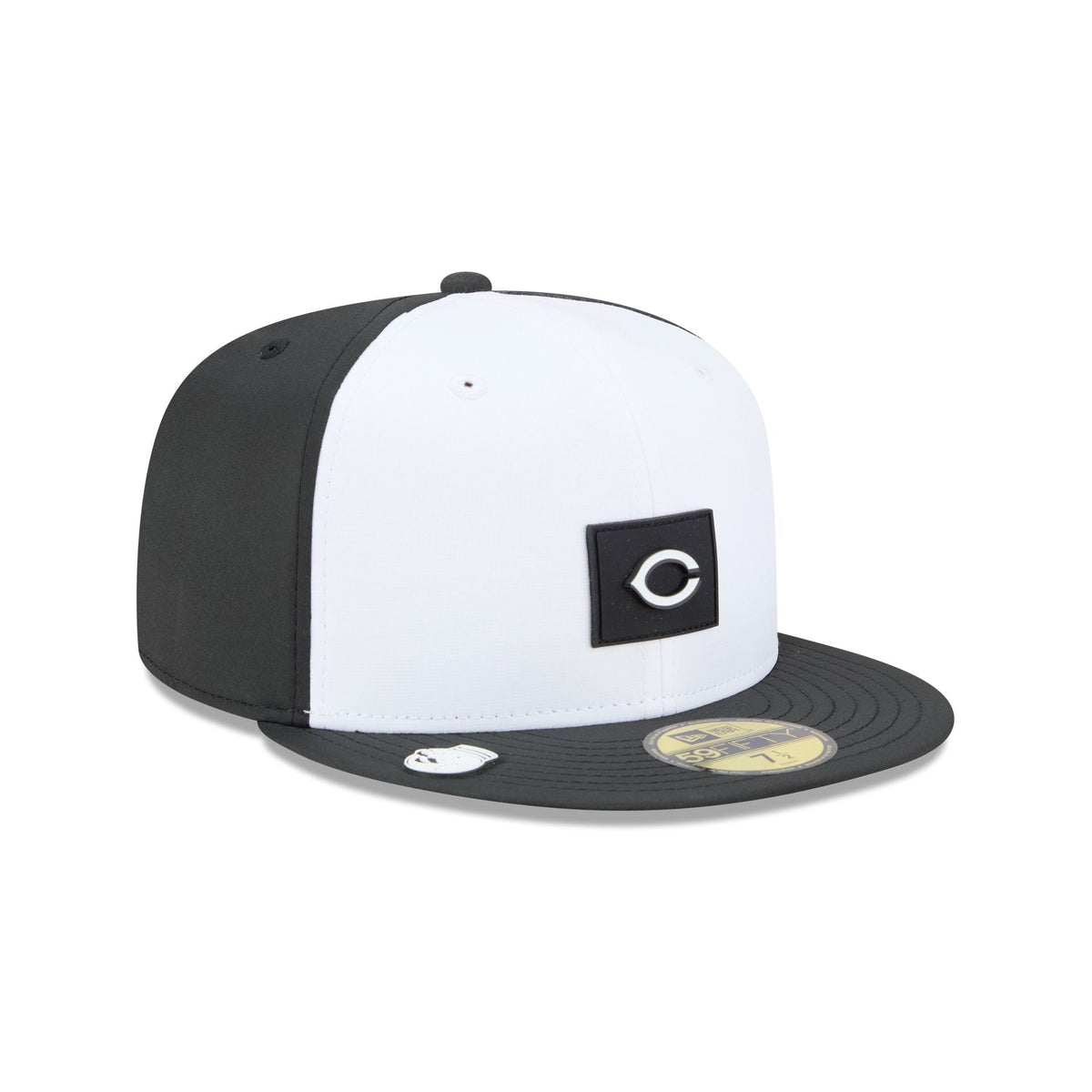 Cincinnati Reds 2026 Clubhouse Black & White 59FIFTY Fitted Hat