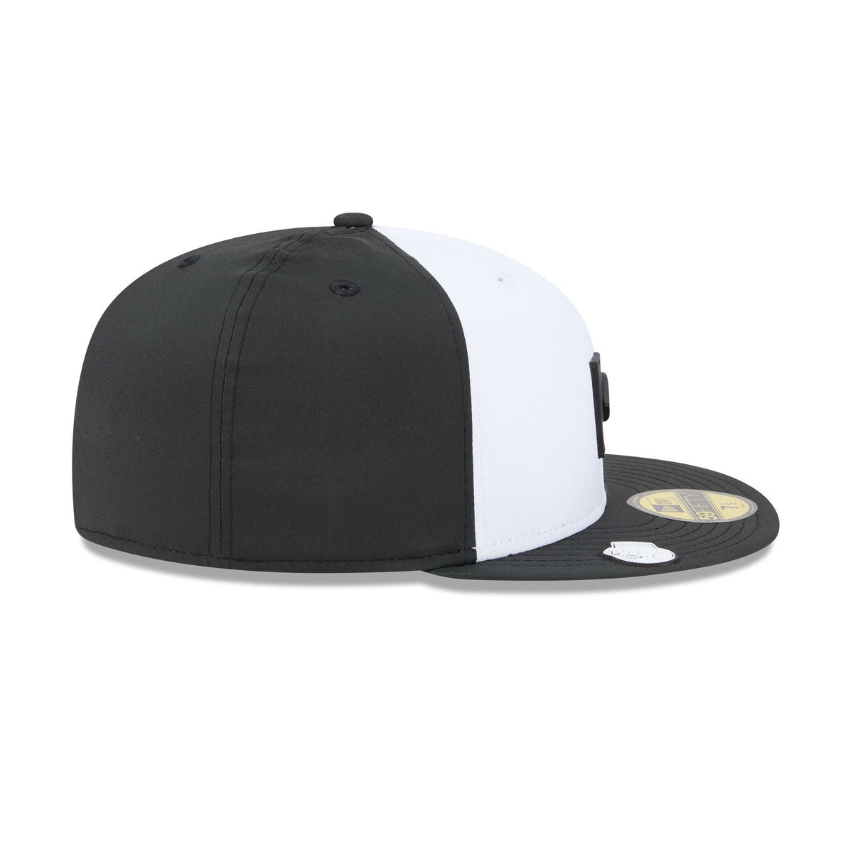 Cincinnati Reds 2026 Clubhouse Black & White 59FIFTY Fitted Hat