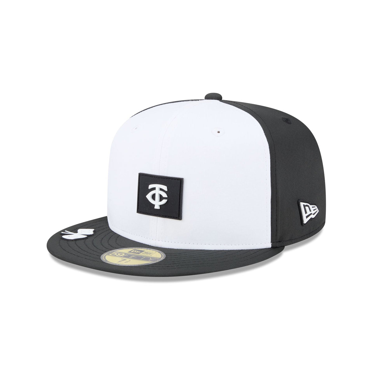 Minnesota Twins 2026 Clubhouse Black & White 59FIFTY Fitted Hat